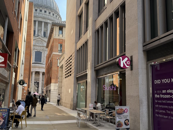 K10 St Pauls Queens Head Passage